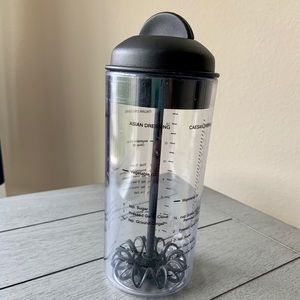 Pampered Chef Salad Dressing Mixer